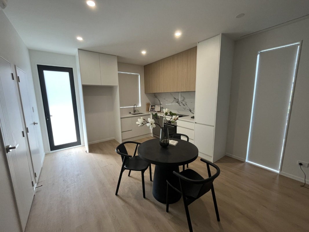 1/131 Lancaster Road, Beach Haven, North Shore City, Auckland - Carousel 2