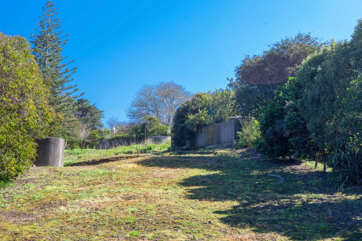 5A Weka Road, Oneroa, Waiheke Island - Carousel 1