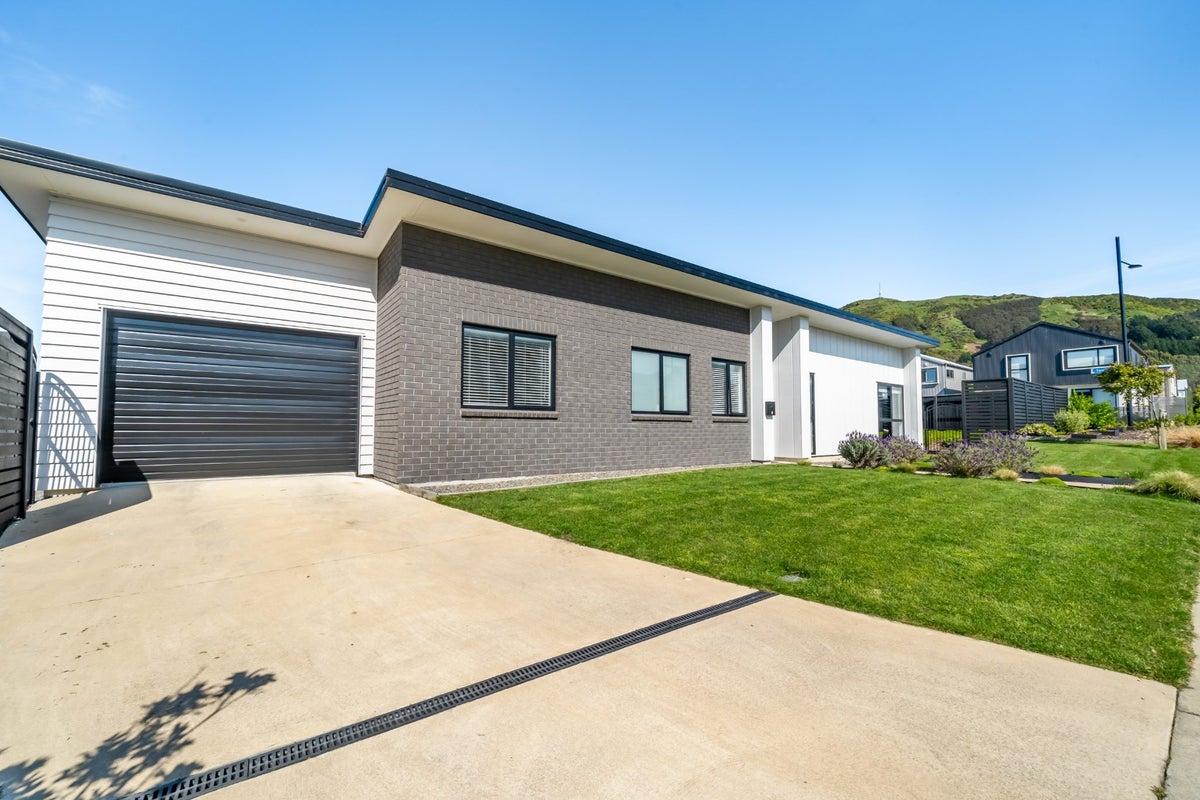 1 Taraiti Crescent, Kenepuru, Porirua - Carousel 2