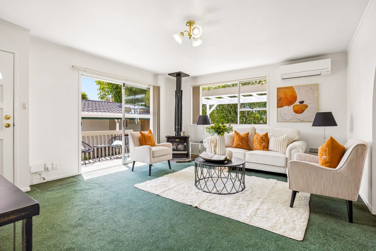 2/4 Aylmer Court, Eastern Beach, Manukau City, Auckland - Carousel 2