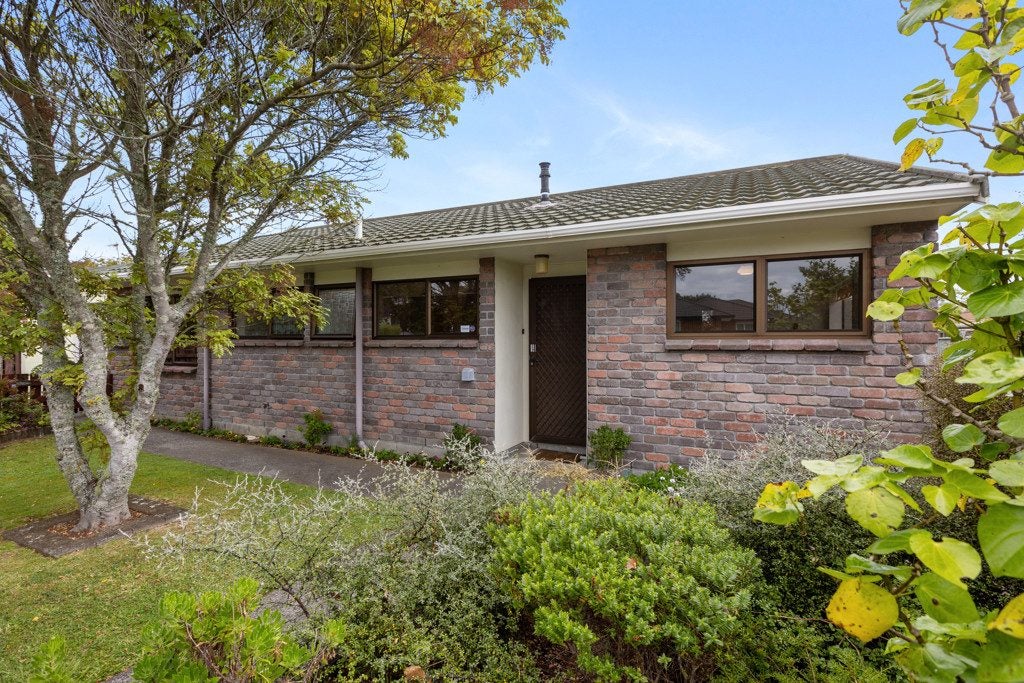 1/256 Tukapa Street, Hurdon, New Plymouth - Carousel 1