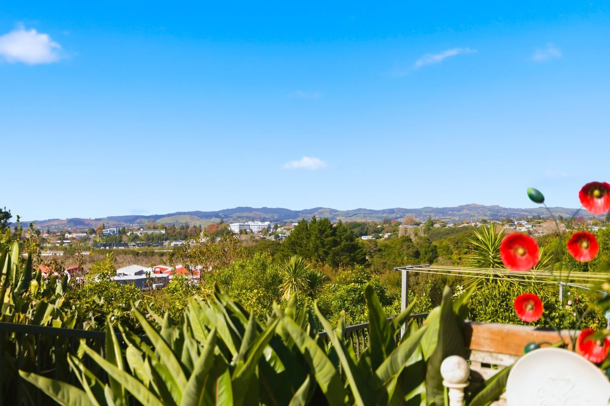 2/41 Manchester Way, Judea, Tauranga - Carousel 1