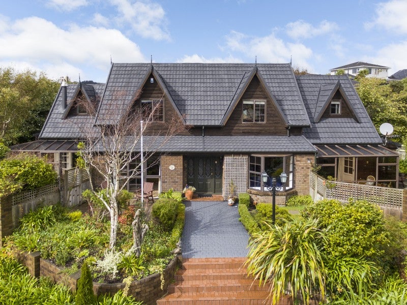 55 Burbank Crescent, Churton Park, Wellington - Carousel 1