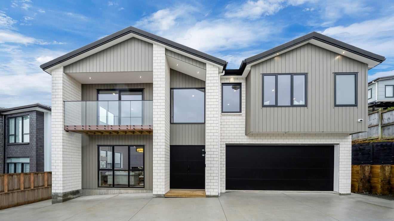 35 Hing Street, Flat Bush, Auckland - Carousel 1