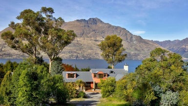 79 Arawata Terrace, Sunshine Bay, Queenstown - Carousel 1
