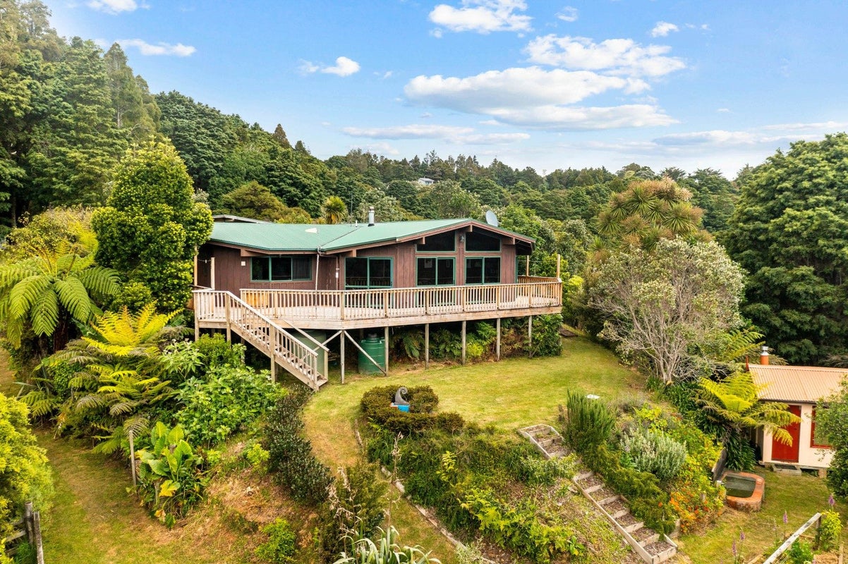 402 Owhiwa Road, Onerahi - Carousel 1
