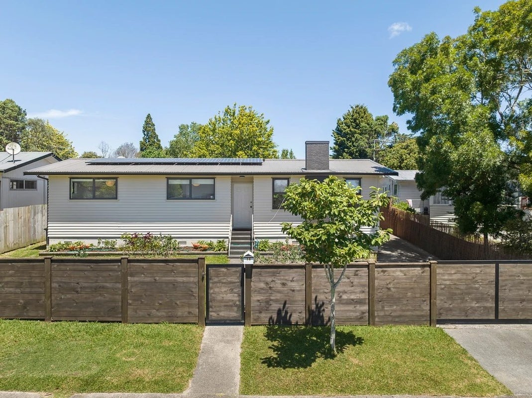 10 Inver Street, Glen Eden, Auckland - Carousel 1