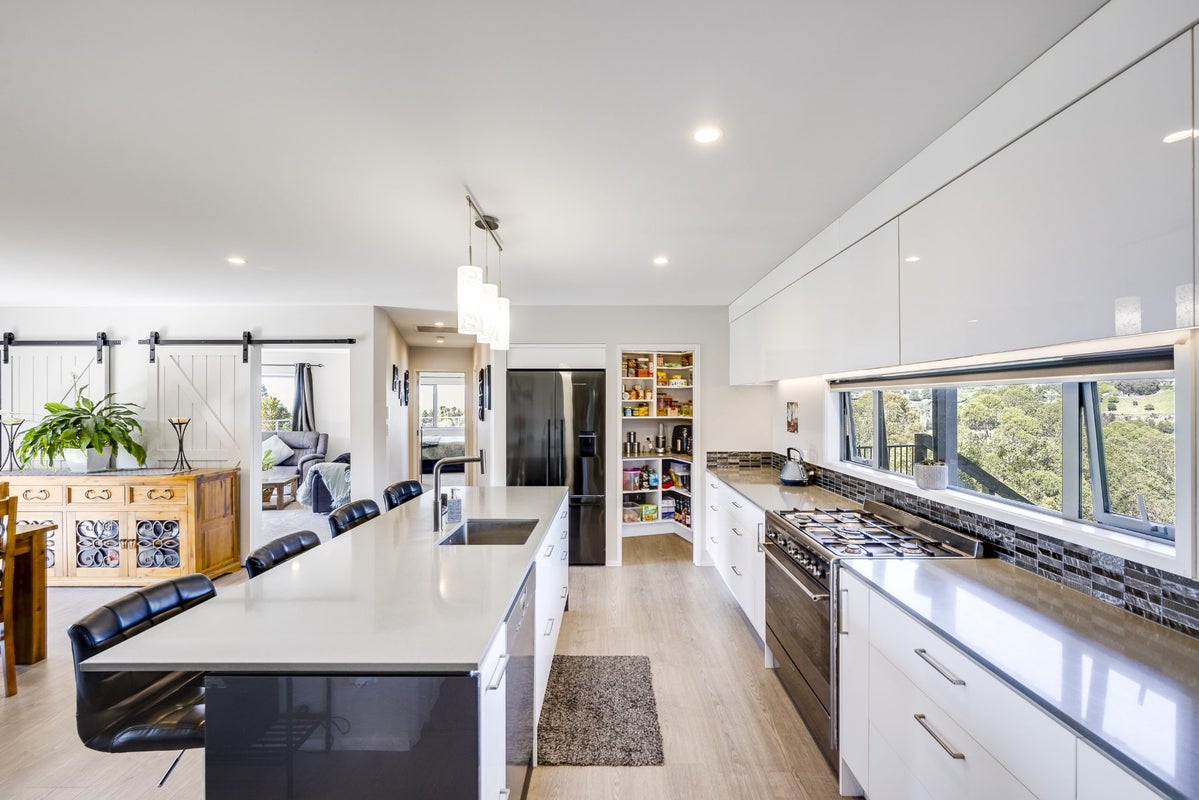 21 Ridgeway Terrace, Taradale, Napier, Hawke's Bay - Carousel 2