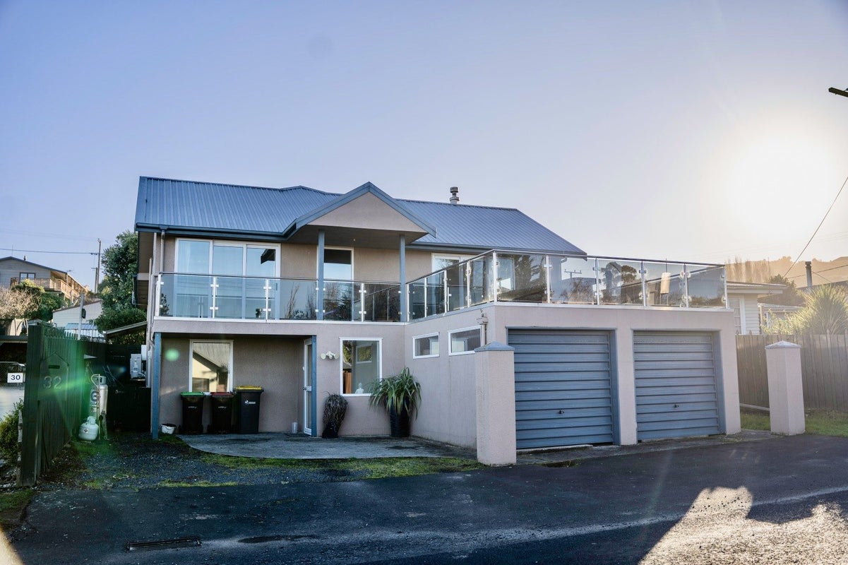 32 Edna Street, Ocean View, Dunedin - Carousel 1