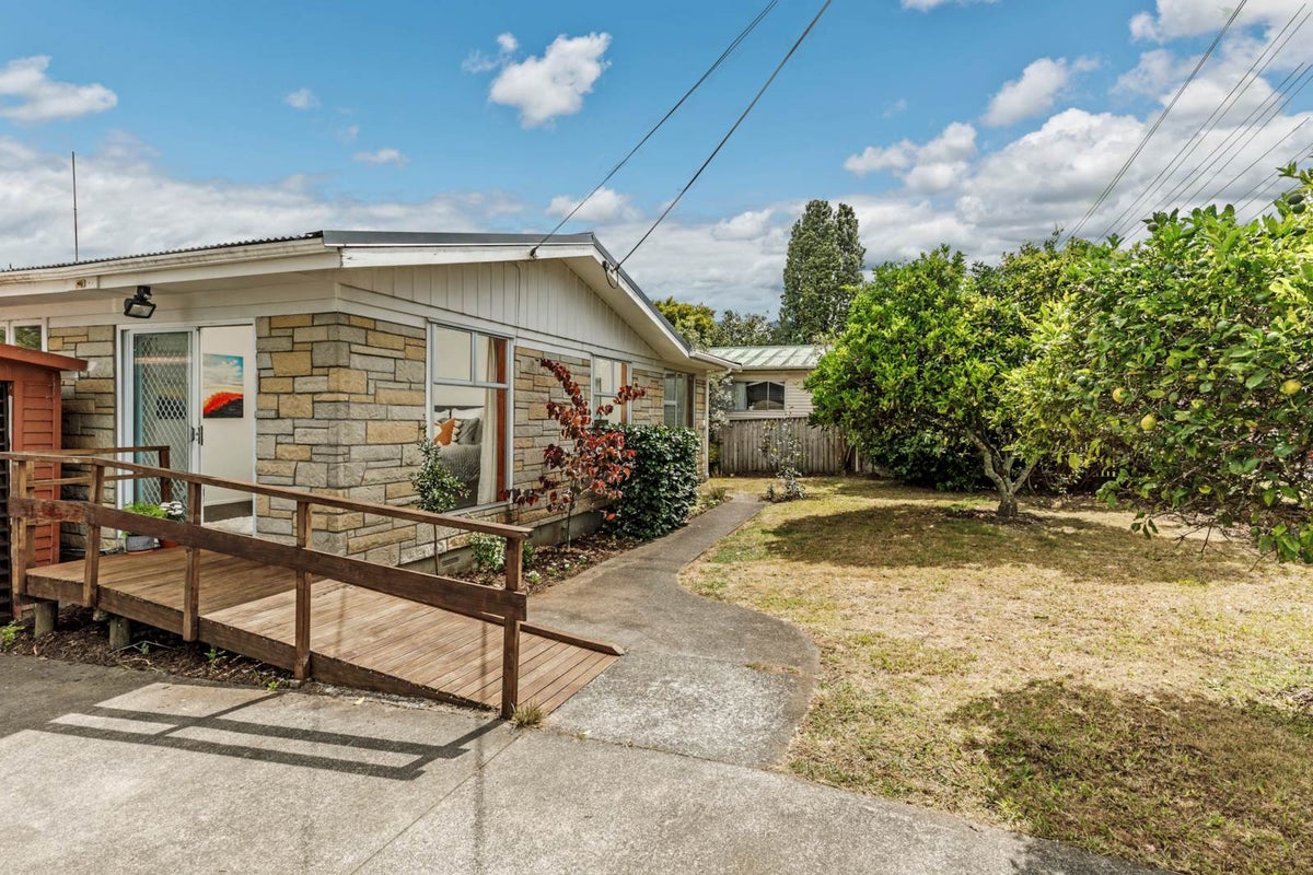 22 Bass Road, Albany, Auckland - Carousel 1
