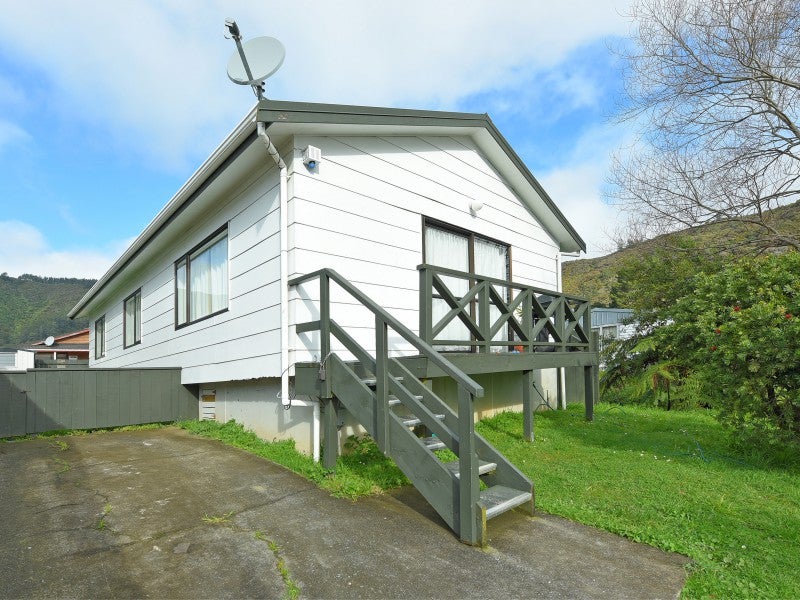 8B Glenbrook Grove, Naenae, Lower Hutt - Carousel 2