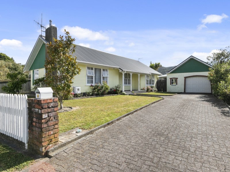 6 Bexley Grove, Wainuiomata, Lower Hutt - Carousel 1