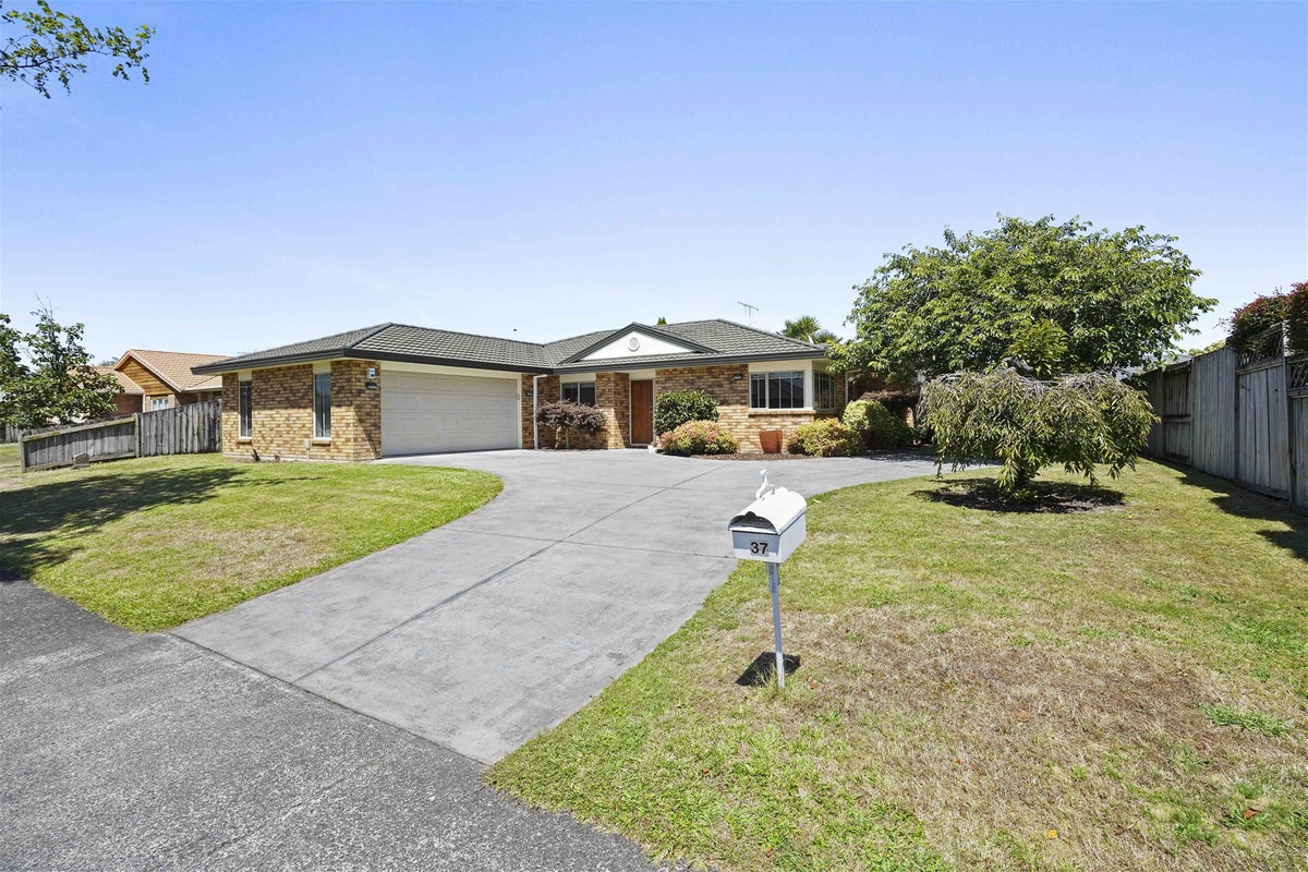 37 Cate Road, Rototuna North, Hamilton - Carousel 1