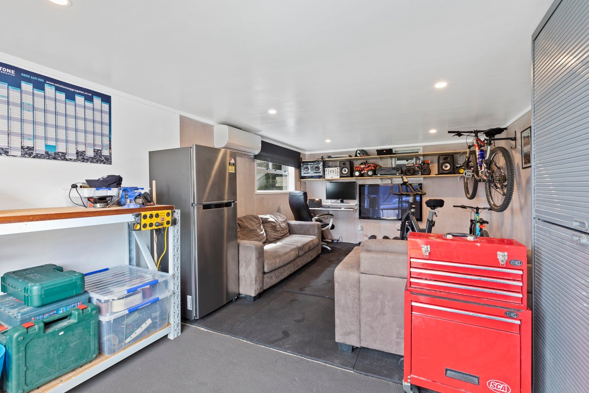13 Snowberry Grove, Timberlea, Upper Hutt - Carousel 20