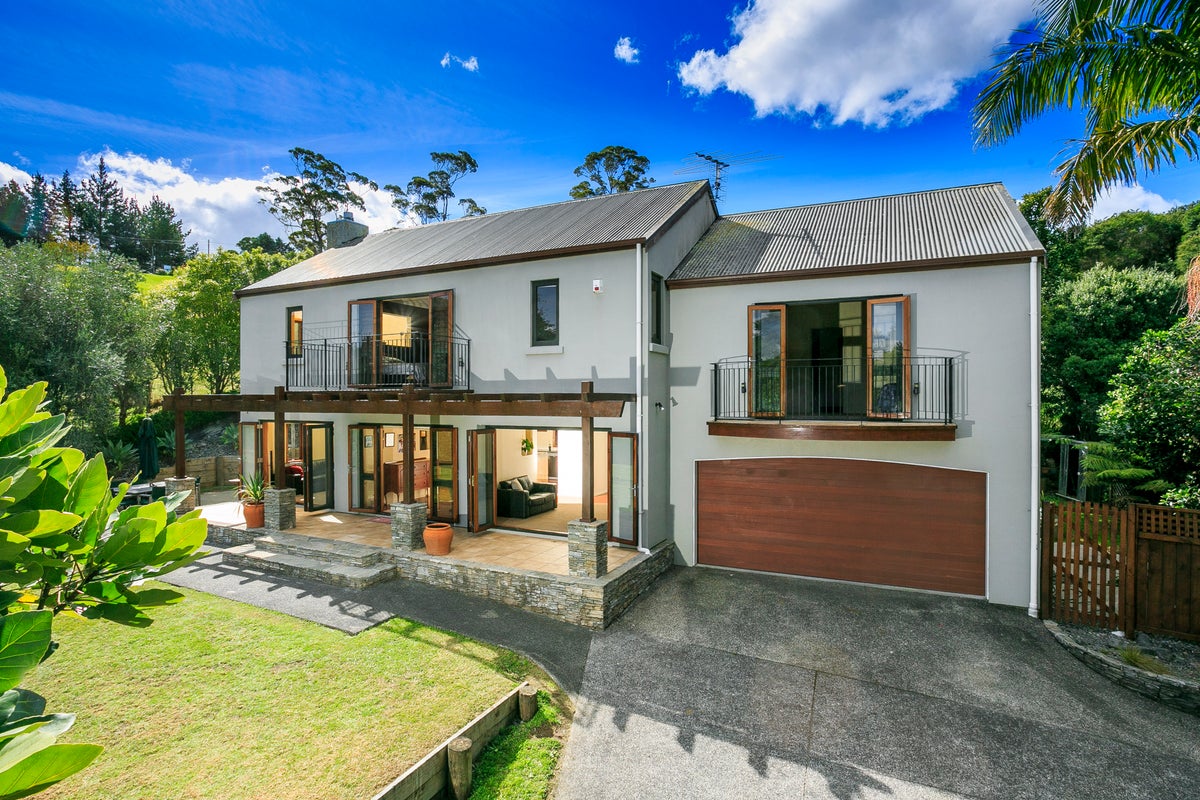 201 Gills Road, Albany Heights, Auckland - Carousel 1