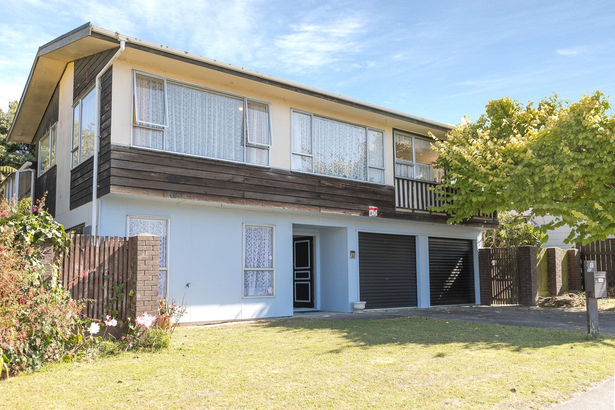 66 Discovery Drive, Whitby, Porirua - Carousel 1