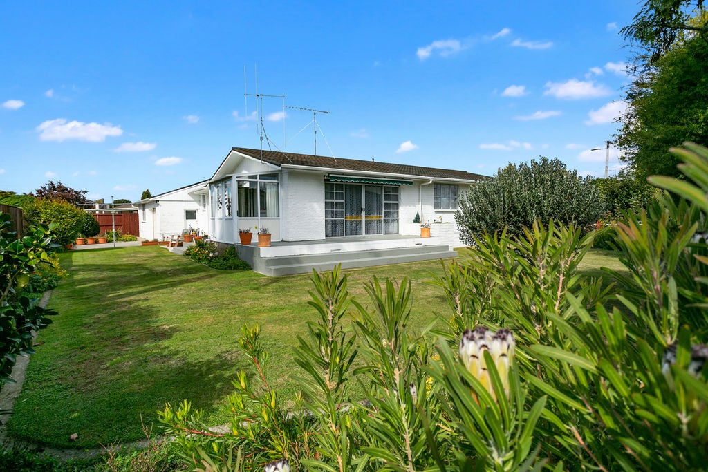 6 Thwaites Place, Leamington, Cambridge - Carousel 1