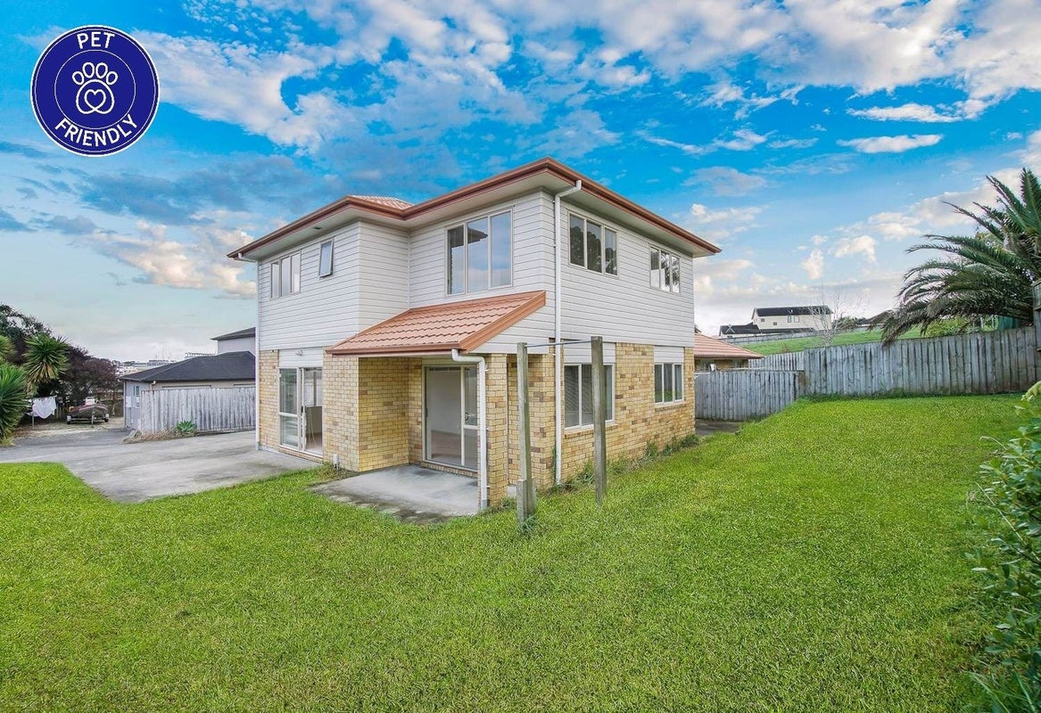 12 Ballymore Drive, Pinehill, Auckland - Carousel 1