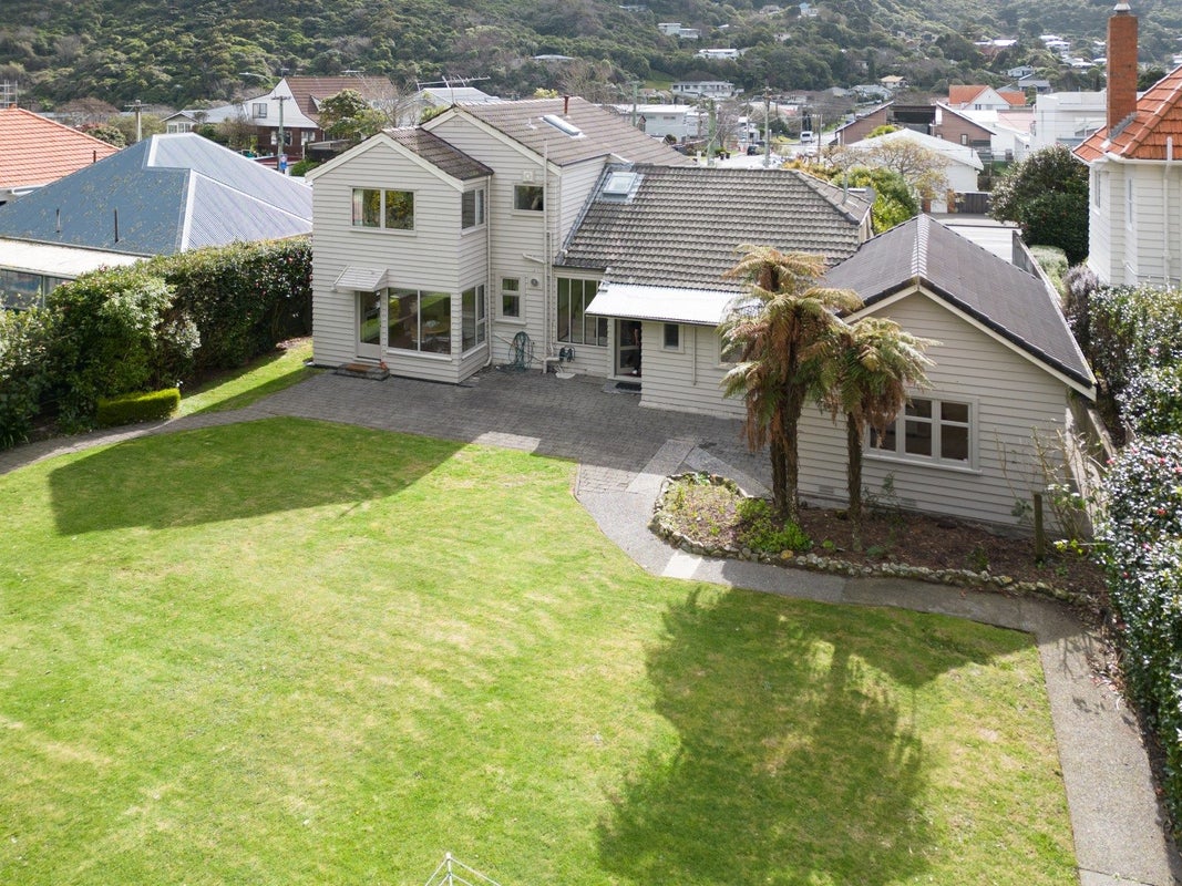 275 Karori Road, Karori, Wellington - Carousel 1