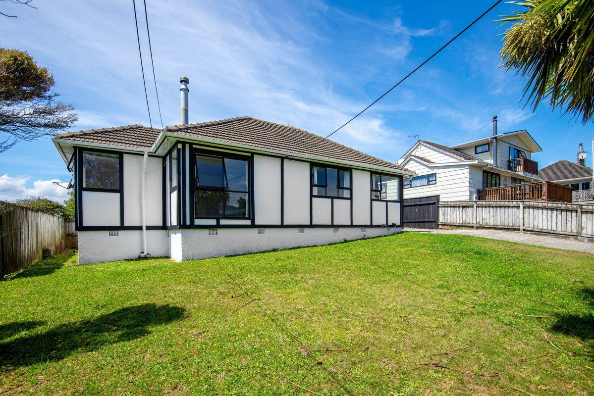 15 Jackson Terrace, Ranui, Porirua - Carousel 2