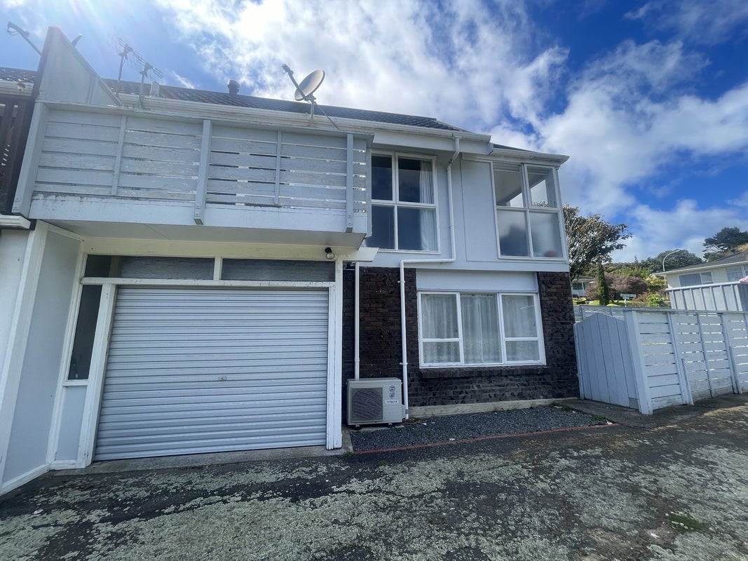 15 Burdendale Grove, Churton Park, Wellington - Carousel 1