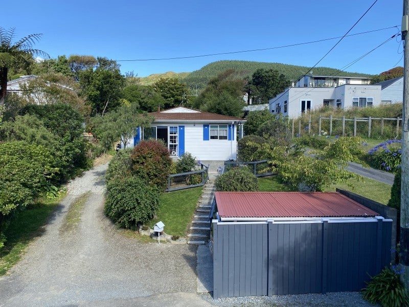 12A Bell Street, Tawa, Wellington - Carousel 1