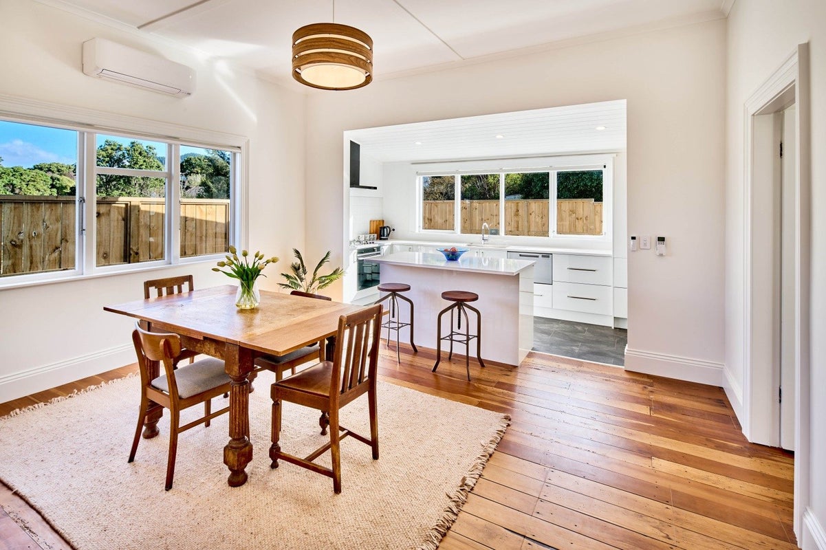 237 Main Road, Tawa, Wellington - Carousel 2