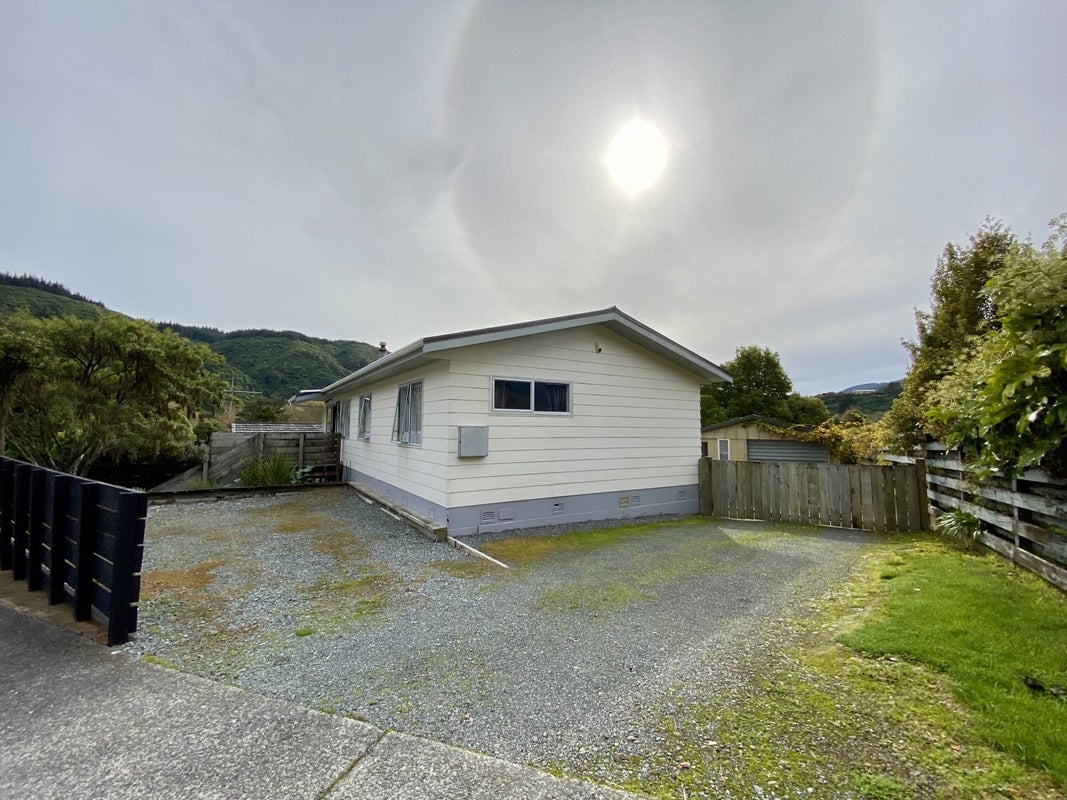 17 Amber Grove, Birchville, Upper Hutt - Carousel 15
