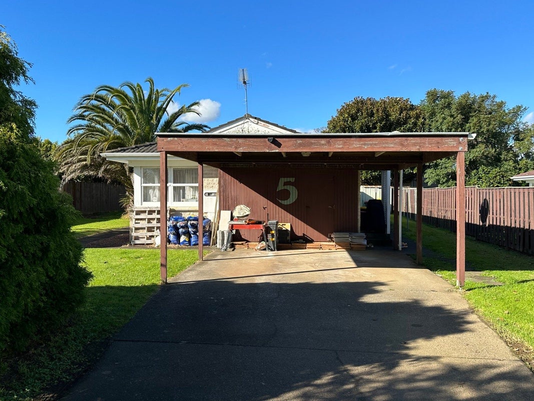 20 Hamilton Place, Glenfield, Auckland - Carousel 1