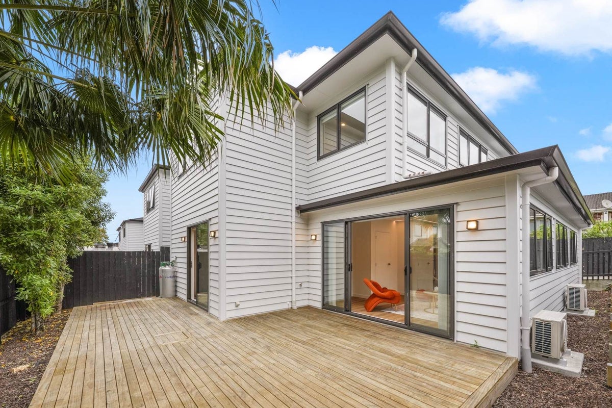 15A Koromiko Street, New Lynn, Auckland - Carousel 2