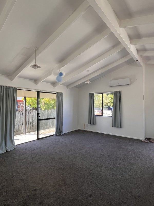 24 Freda Place, Favona, Auckland - Carousel 1