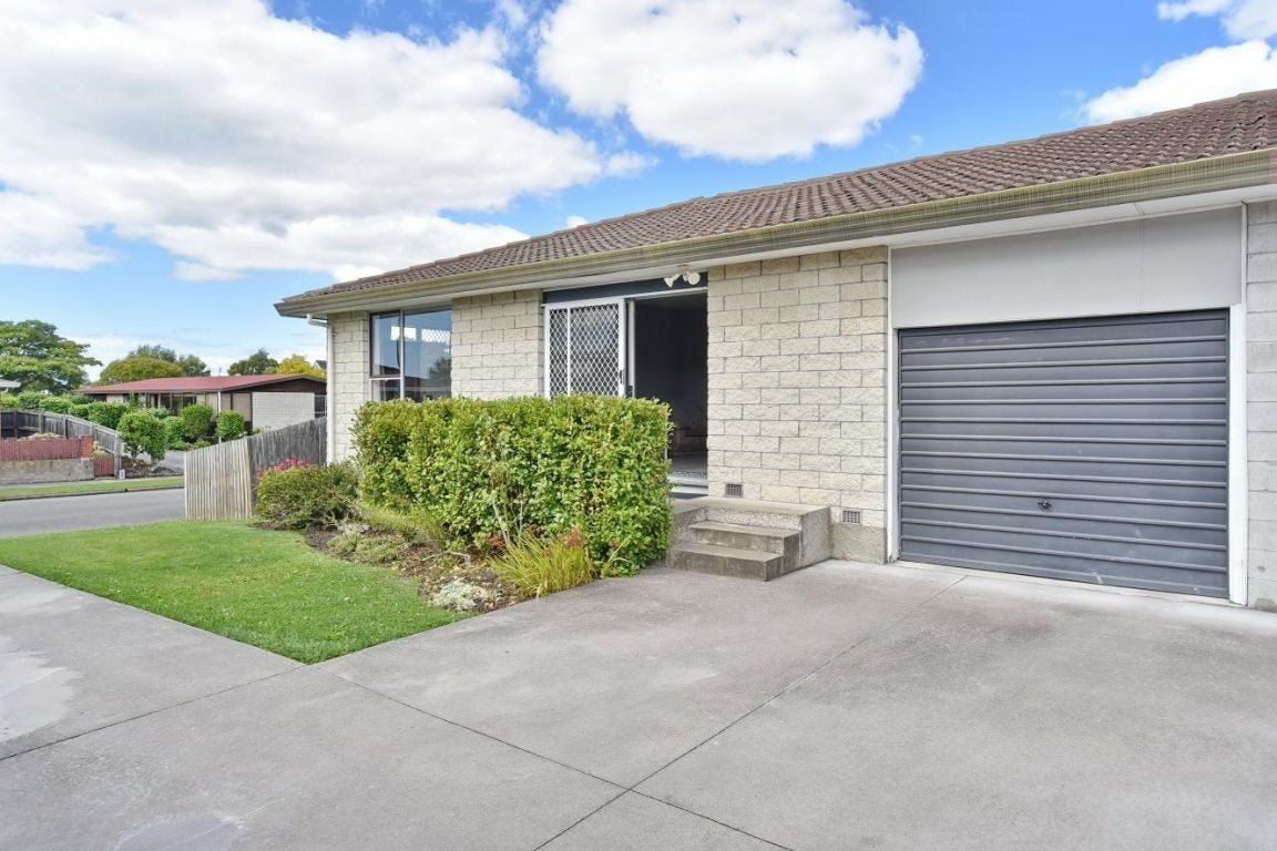1/5 James Condon Place, Redwood, Christchurch - Carousel 1