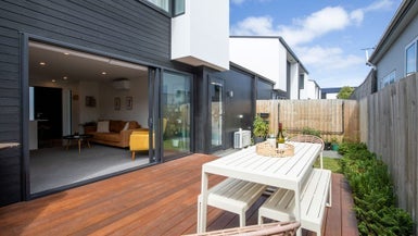 2/7 Nairn Street, Spreydon, Christchurch - Carousel 1