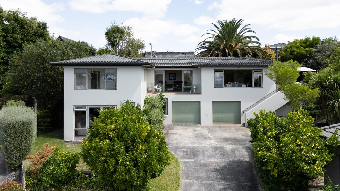 10 Golf Grove, St Andrews, Hamilton - Carousel 1