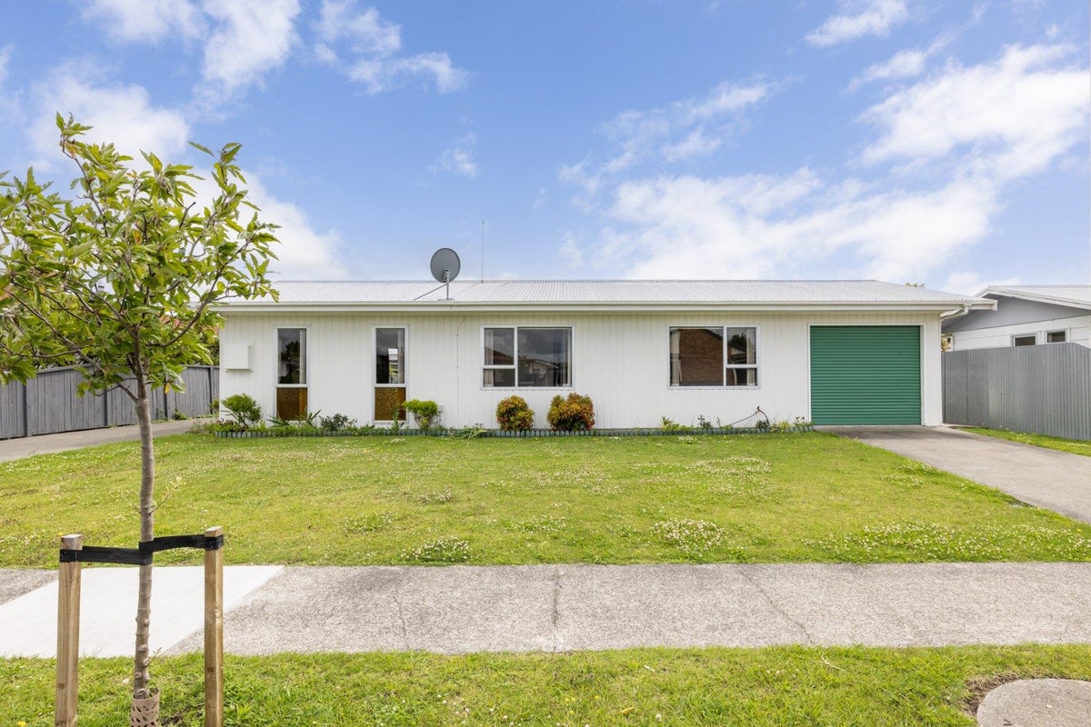 12 Jeffares Place, Taradale, Napier - Carousel 1