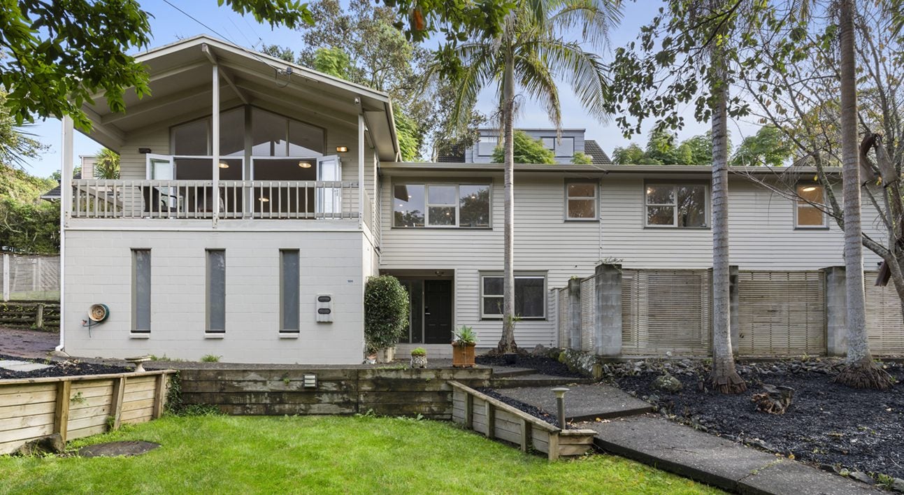 122 Beach Road, Castor Bay, Auckland - Carousel 1