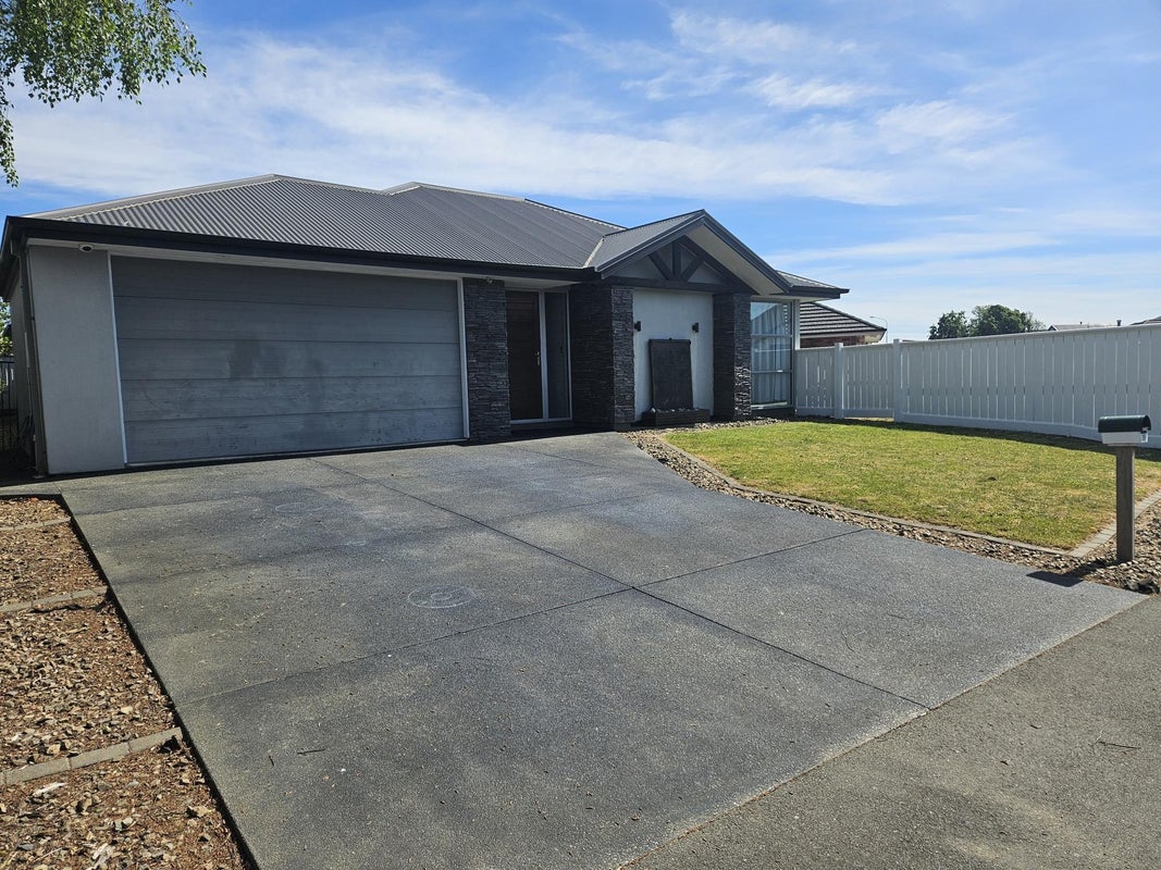 15 Foresters Crescent, Parklands, Christchurch - Carousel 1
