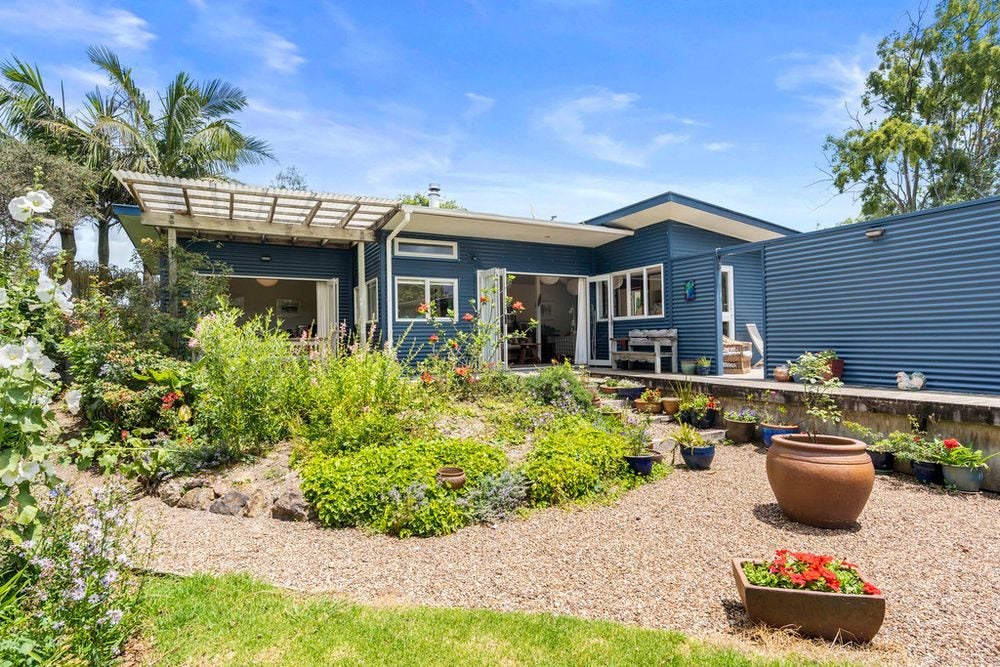 23 Manuka Road, Oneroa, Waiheke Island - Carousel 1