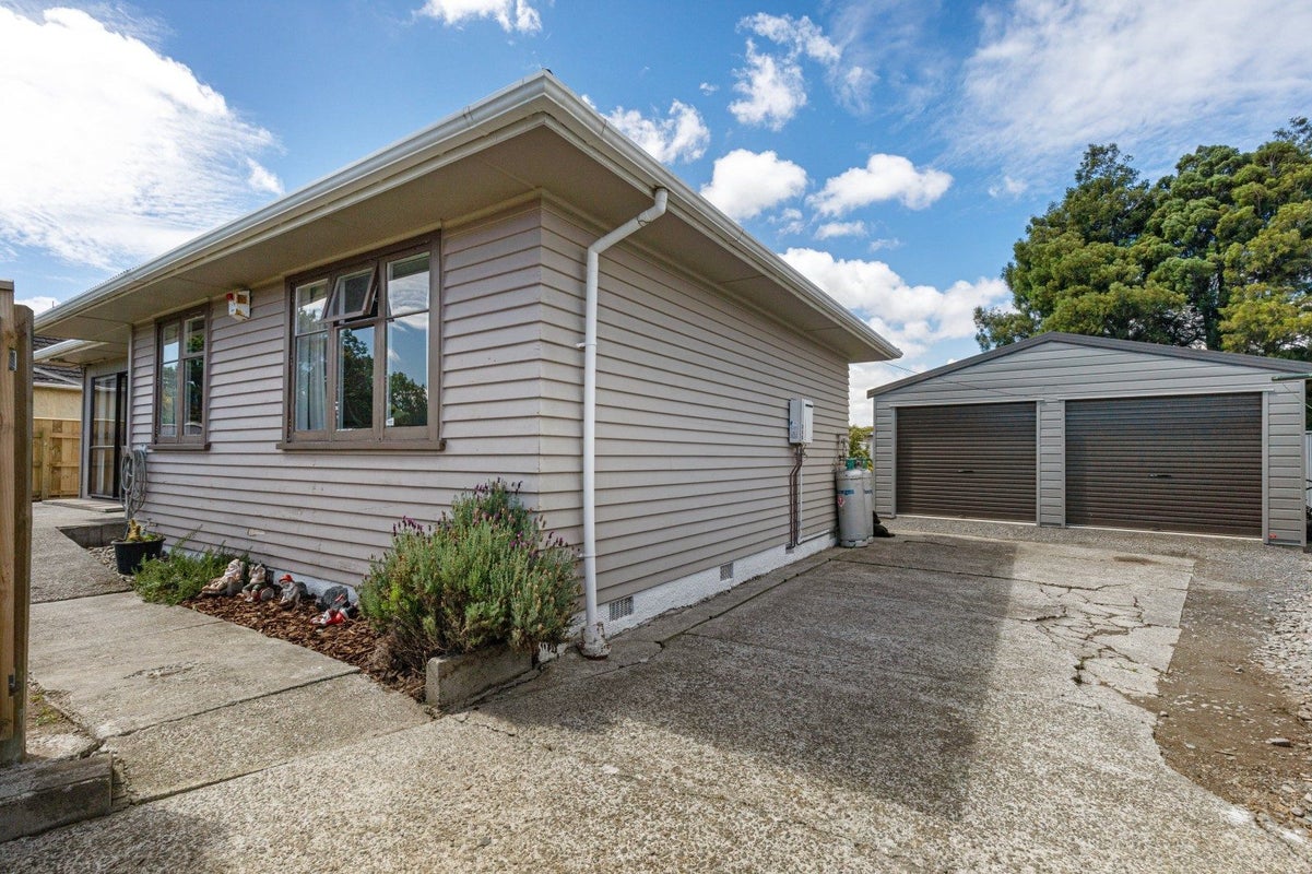 9 Lewis Place, Highbury, Palmerston North - Carousel 1