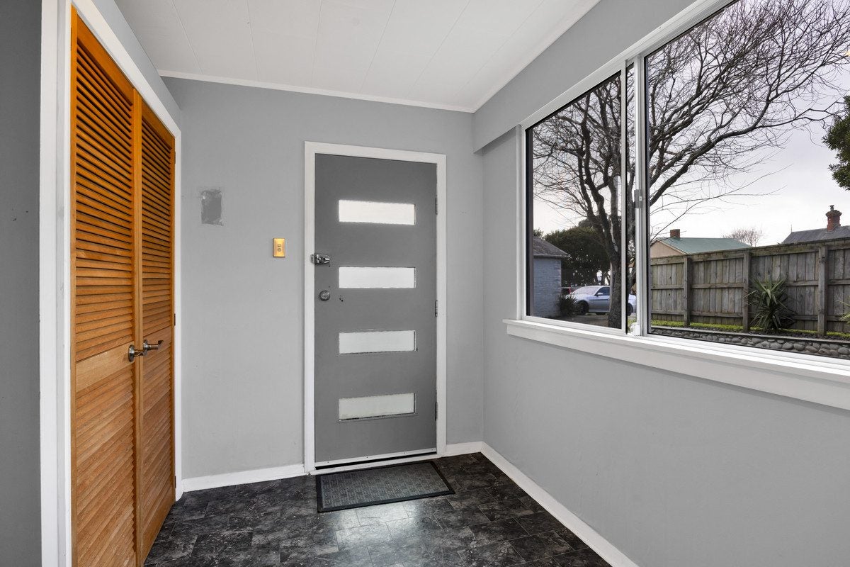 6 Peace Avenue, Moturoa, New Plymouth - Carousel 2