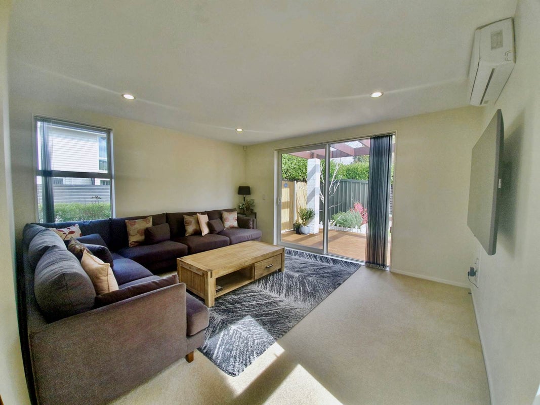 29 Phar Lap Crescent, Takanini, Auckland - Carousel 2