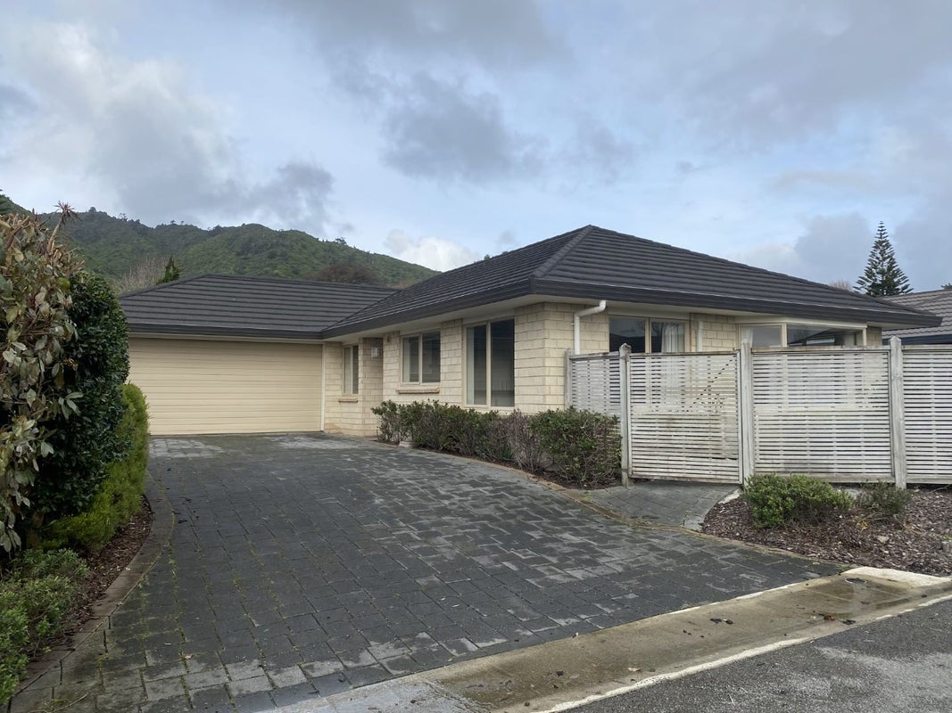 11 Balmerino Grove, Waikanae, Waikanae - Carousel 2