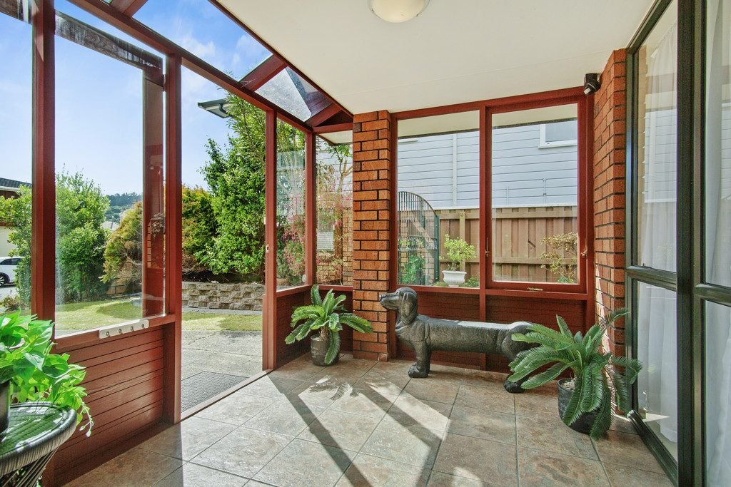 10 Earlston Grove, Avalon, Lower Hutt - Carousel 2