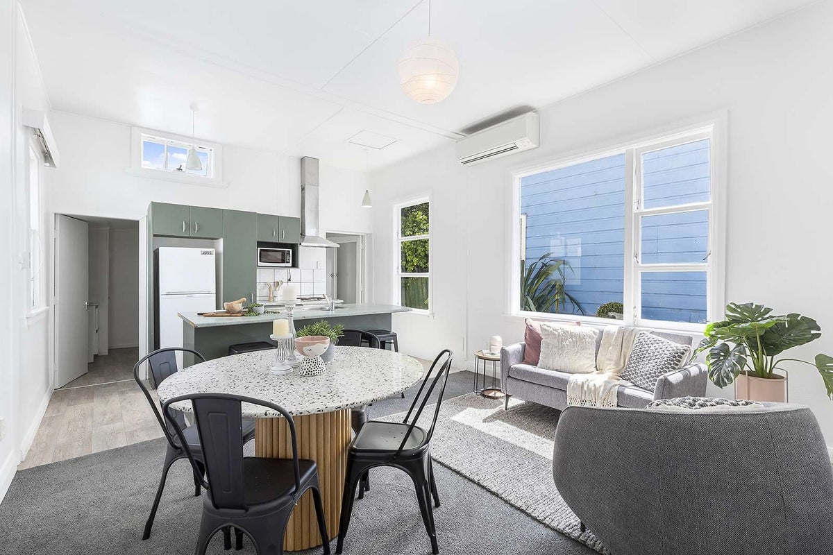 438 Adelaide Road, Berhampore, Wellington - Carousel 2