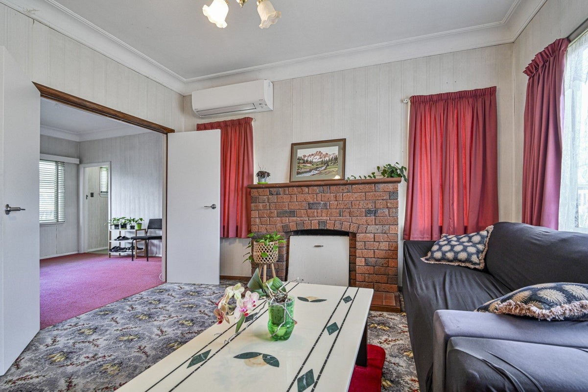 216 Grove Road, Mayfair, Hastings - Carousel 2