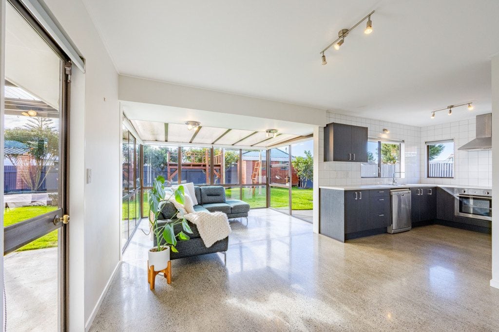 48 Spriggs Crescent, Greenmeadows, Napier - Carousel 1