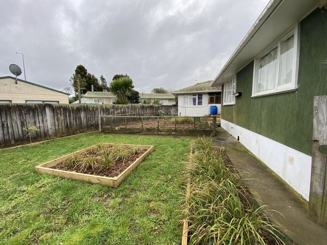 3 Tiroroa Avenue, Te Atatu South, Auckland - Carousel 13