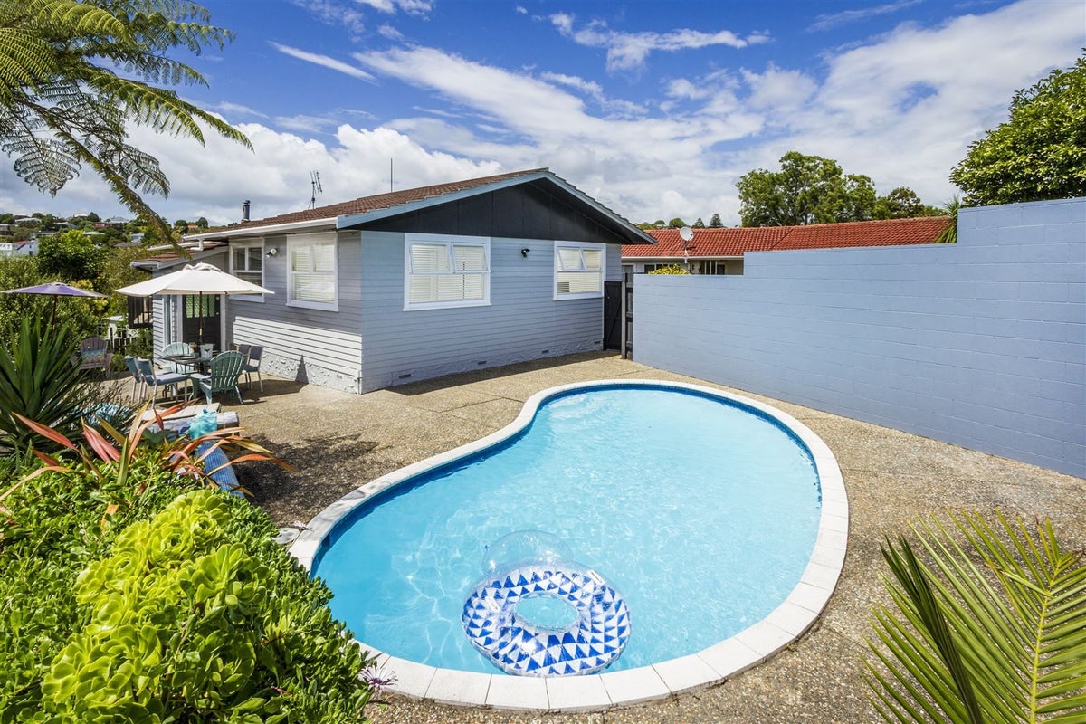 41 Compton Street, Hillcrest, Auckland - Carousel 1