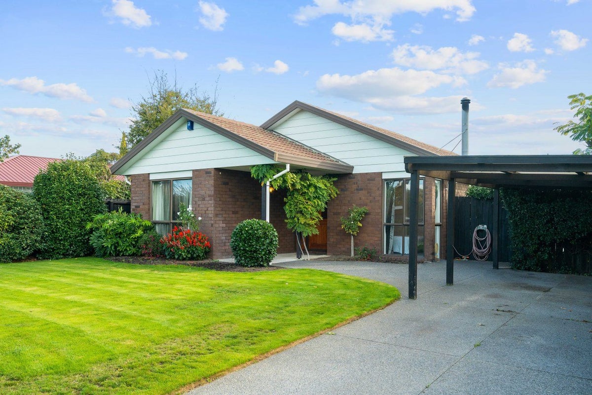 1/137 Gilberthorpes Road, Hei Hei, Christchurch - Carousel 1