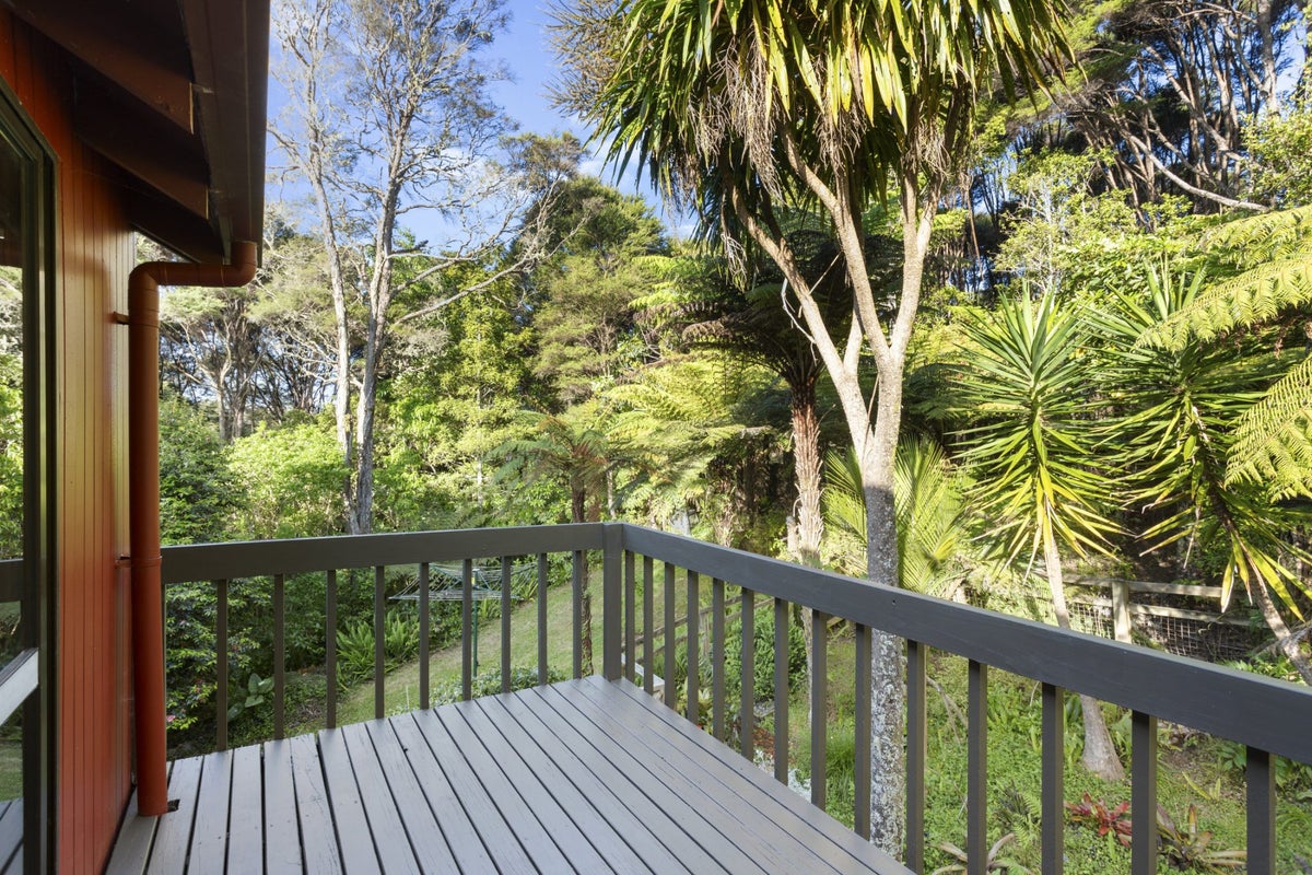 8 Selwyn Avenue, Glen Eden, Auckland - Carousel 2